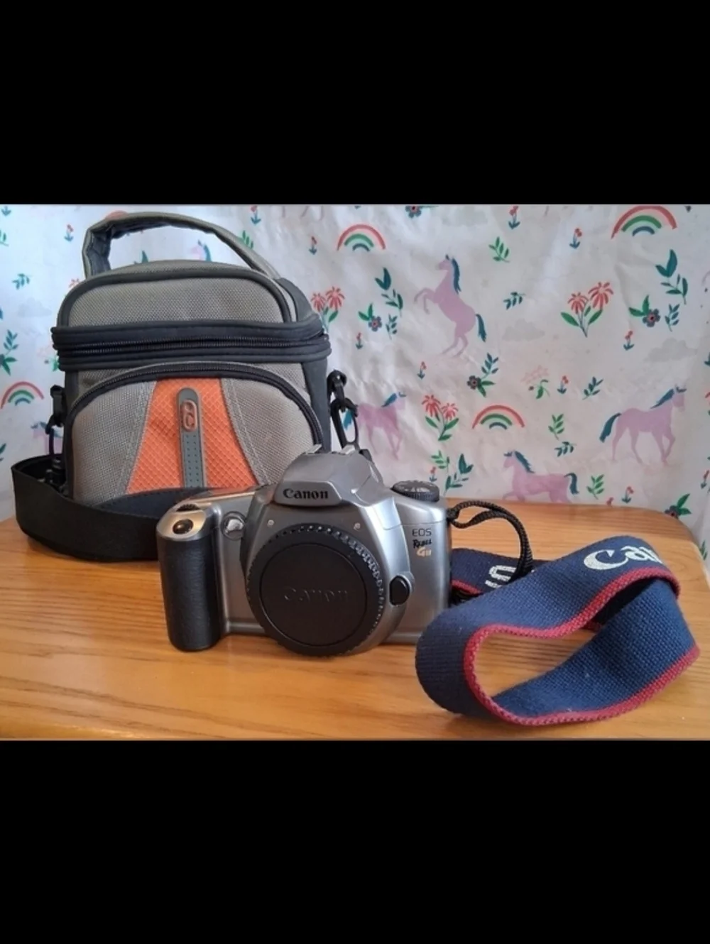 EUC Canon EOS Rebel Gii Film Camera Photography & Padded Outdoor Travel Bag